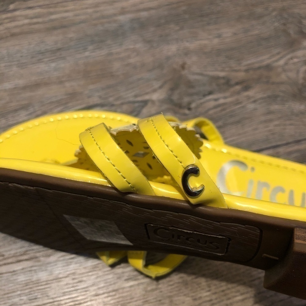 NWOB  Sam Edelman Yellow Canyon Medallion Sandals Size 6 - Picture 7 of 12